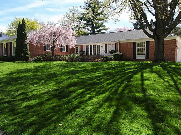 2nd image of 2310 Elmwood Dr SE