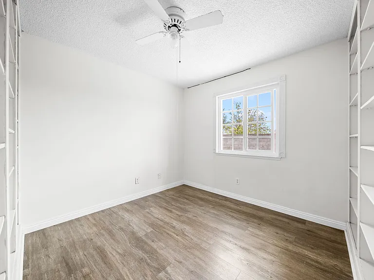 7608 Hyssop Dr — Photo 21