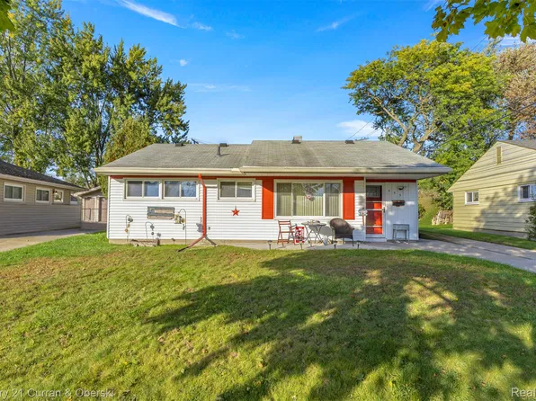 555 Lytle Pl, Garden City, MI 48135
