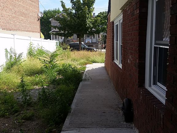 4th image of 2945 Wickham Ave Wakefield