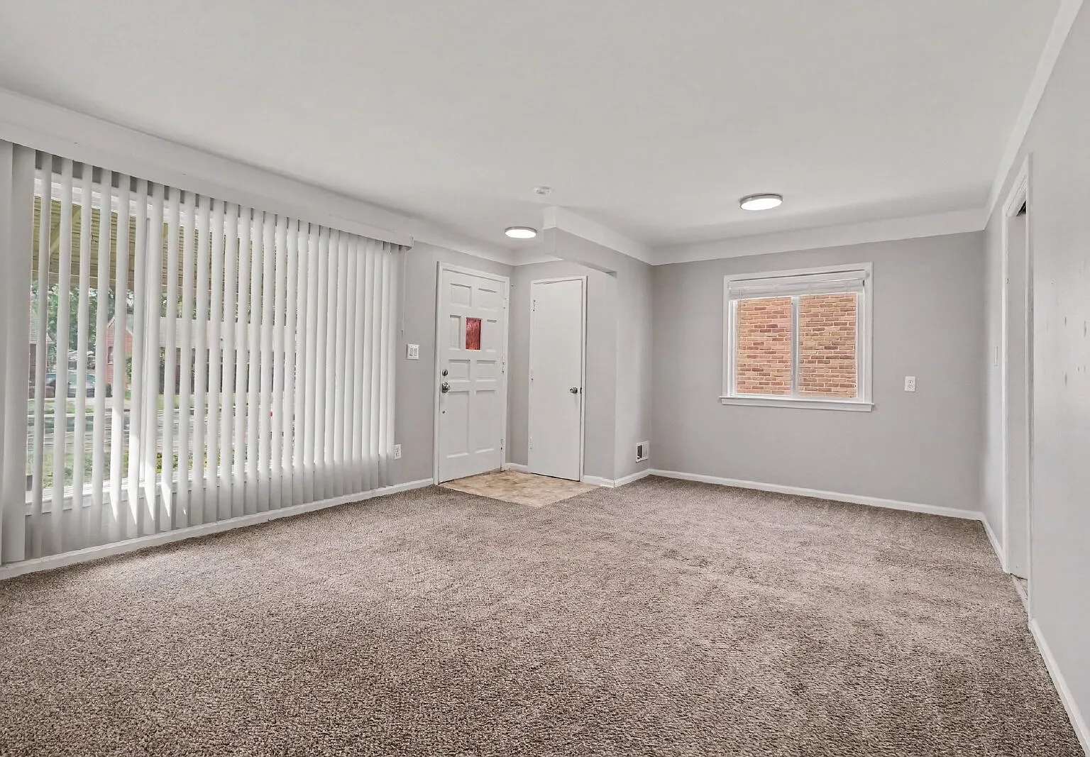 3 bed, 2.0 bath, 1055 sqft, $1,500 — Photo 4