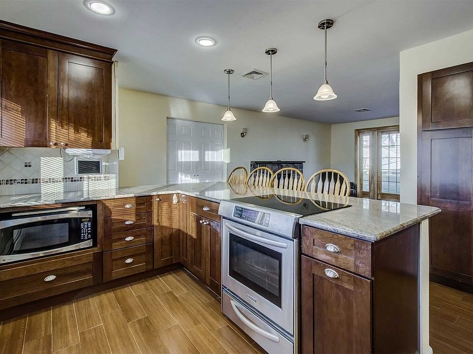 1st image of 49 W Millpage Dr