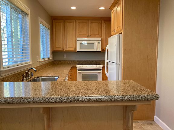 4th image of 31 Kent Pl #2