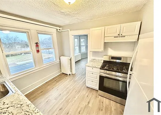 4 bed, $2,500 — Photo 4