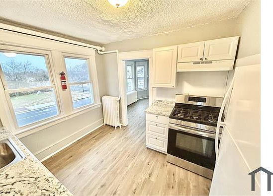 4th image of 1830 E Riverside Dr Unit 2