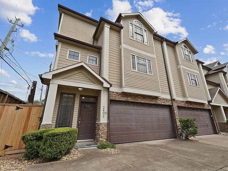 2402 Calumet St #D — Photo 2