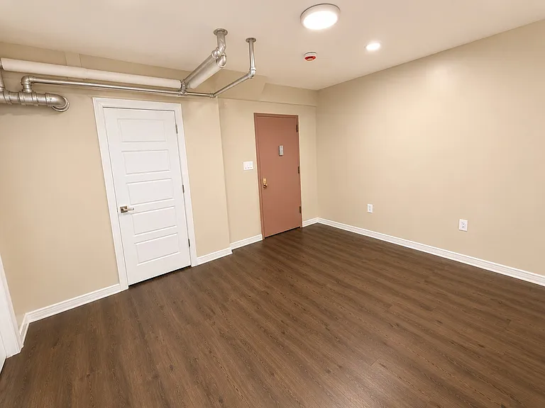 4 Carnegie Ave — Photo 21