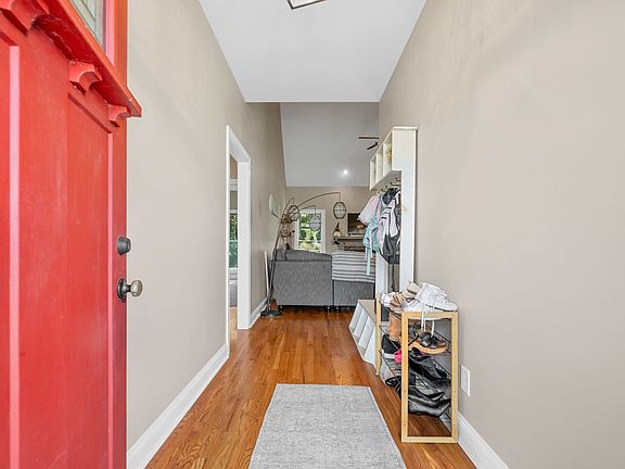 5th image of 710 Valencia Dr