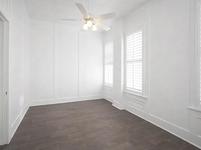 211 E Milam St #A — Photo 4