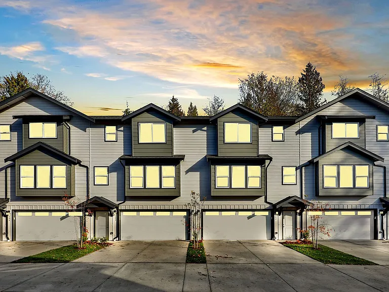 2900-2912 2924 Shore Pine Pl — Photo 3