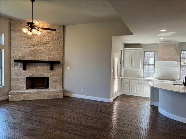 613 Red Maple Rd, Waxahachie, TX 75165