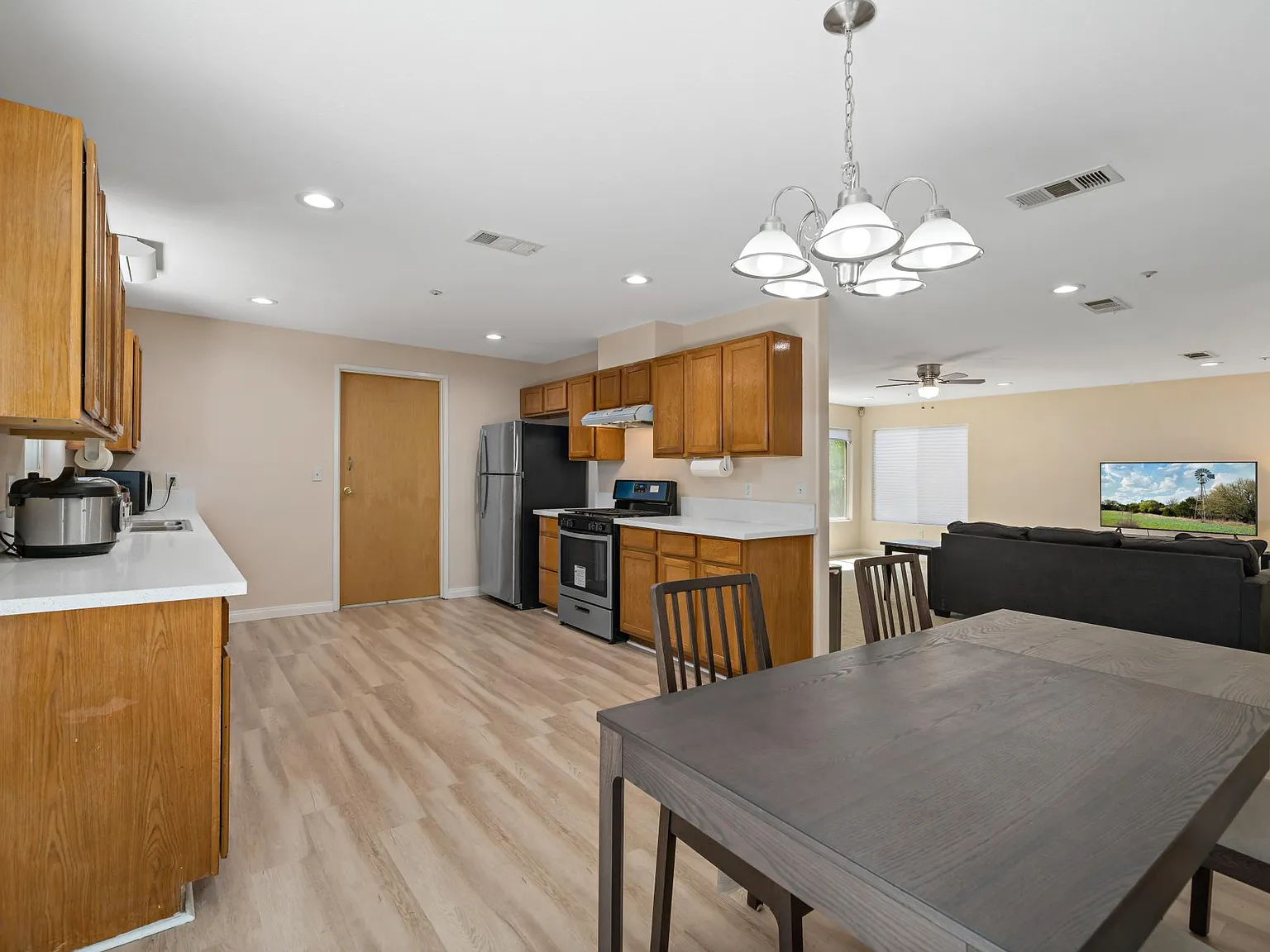 1 bed, 1725 sqft, $955 — Photo 1