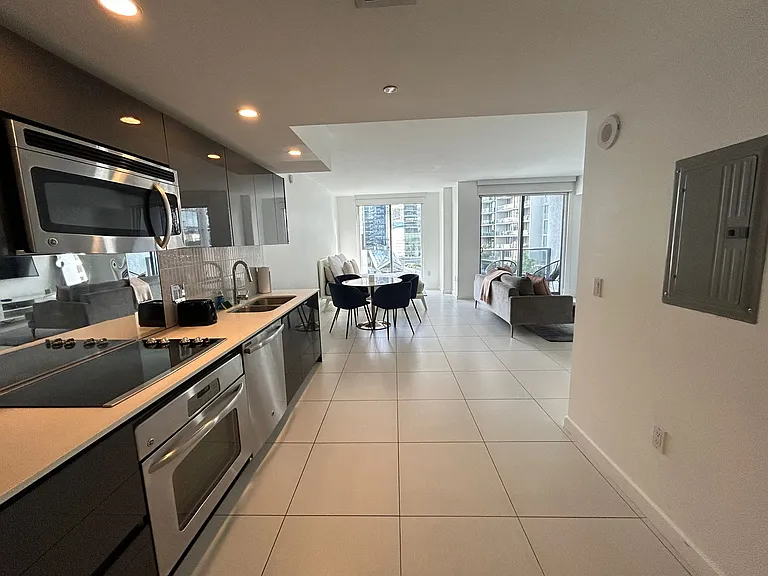 31 SE 6th St #1703 — Photo 18