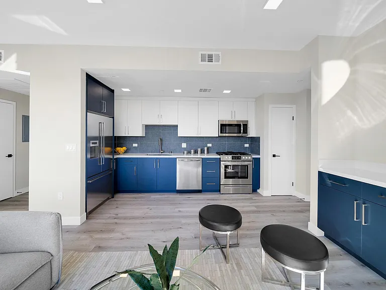 1111 N Kenmore Ave #202 — Photo 16