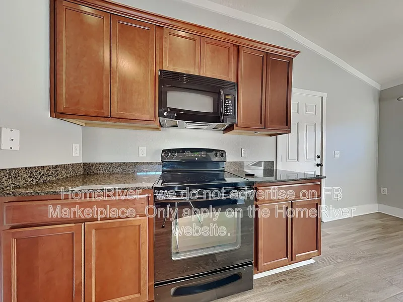 4 bed, 2.0 bath, 1604 sqft, $1,925 — Photo 2