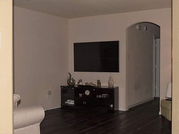 3rd image of 10755 Deauville Dr