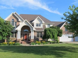 3305 E 18th St, Sterling, IL 61081