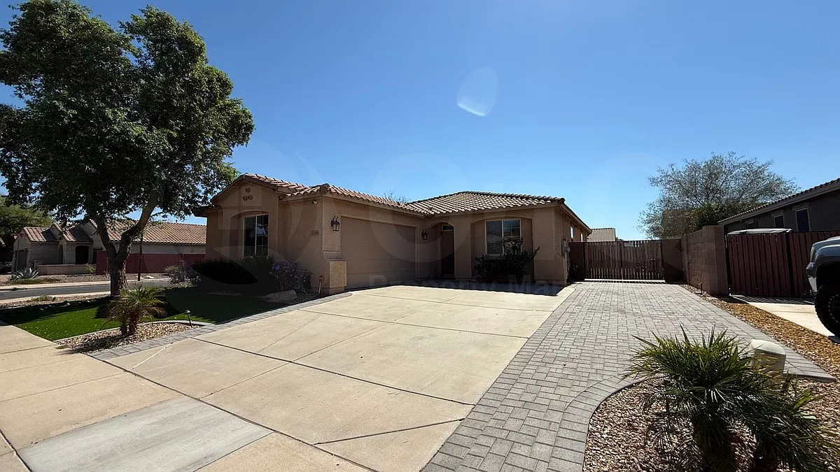 4 bed, 2.0 bath, 1950 sqft, $2,800 — Photo 2