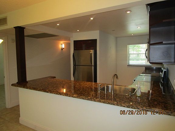 3rd image of 9325 Lagoon Pl APT 106