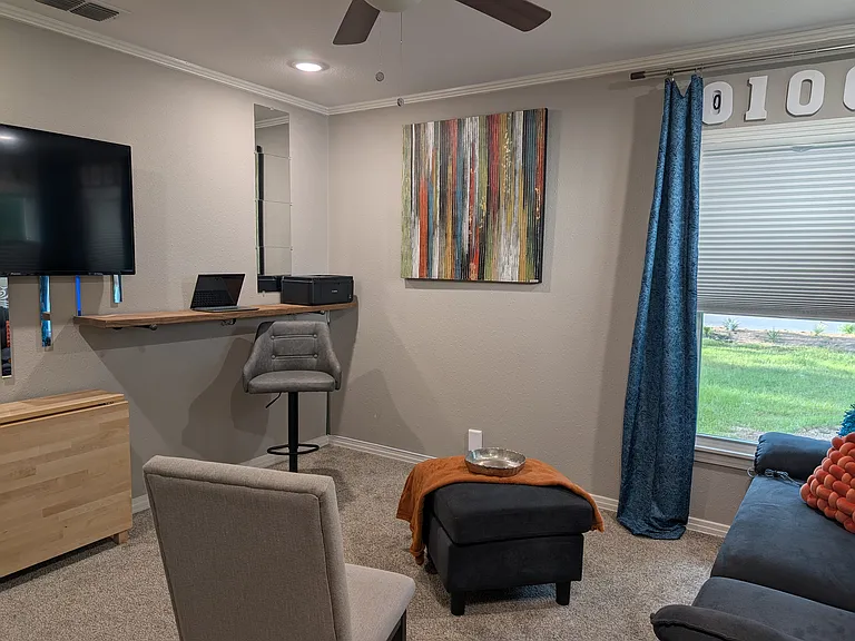 The bar can be used for studying, computer work or gaming. It can also be used as a vanity.