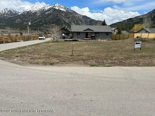 180 Canyon View Dr, Alpine, WY 83128