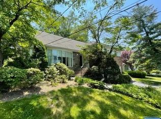 1655 Buckingham Rd, Teaneck, NJ 07666