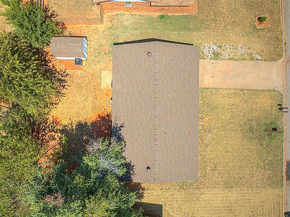 4th image of 1009 Shady Creek Cir