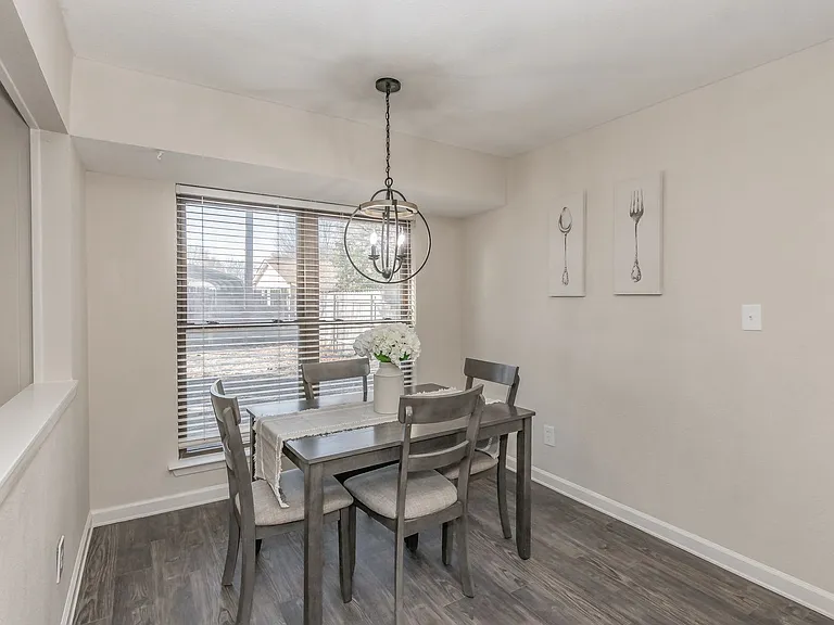 340 Gloria St — Photo 13