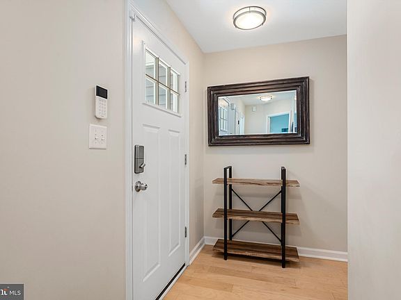 5th image of 141 Village Cir