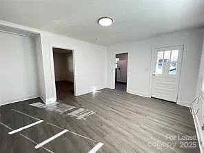 81 Douglas Avenue Nw — Photo 2