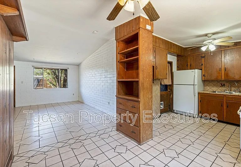 1615 E Adelaide Dr #4 — Photo 2