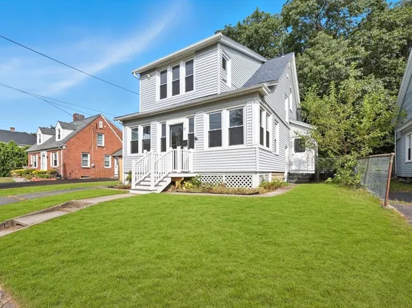 27 Greenwich St, Ludlow, MA 01056