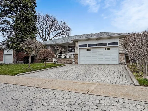 119 Brampton Rd, Toronto, ON M9R 3K3