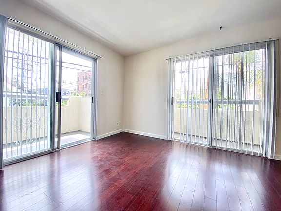 3rd image of 860 S Ardmore Ave APT 106