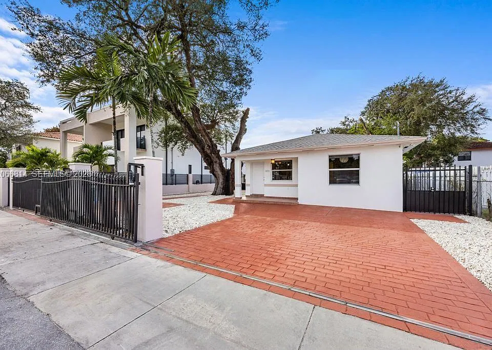 3072 NW 14th St #REAR