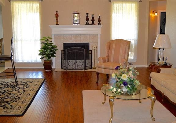 3rd image of 105 Rockhaven Dr