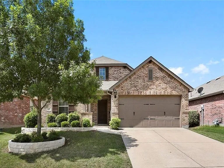417 Hackberry Dr — Photo 1