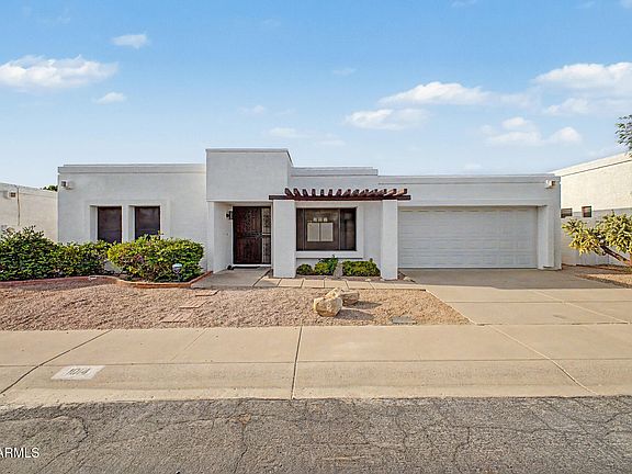 2nd image of 1014 E VILLA MARIA Drive