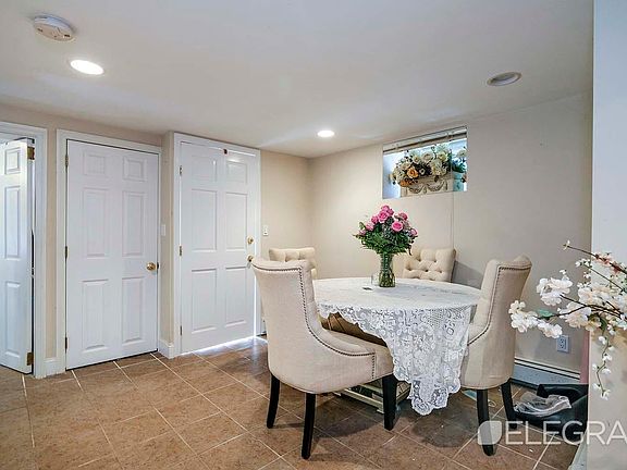 3rd image of 14 Depeyster St #1R