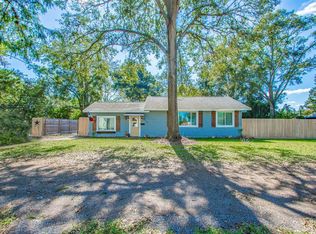 152 W Texaco Ave, West Columbia, TX 77486