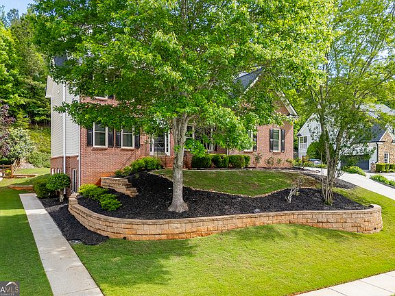 3rd image of 272 Lostwood Trl