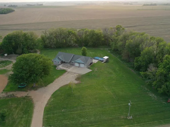 4085 Ironwood Ave, Orange City, IA 51041