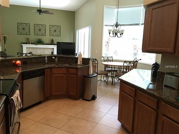 4th image of 1071 New Castle Ln