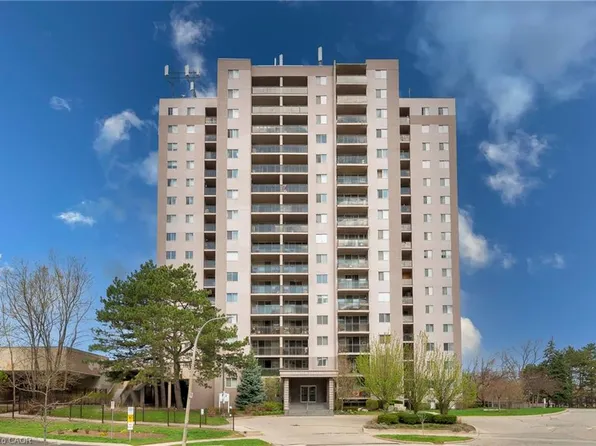 975 Warwick Ct #310, Burlington, ON L7T 3Z7