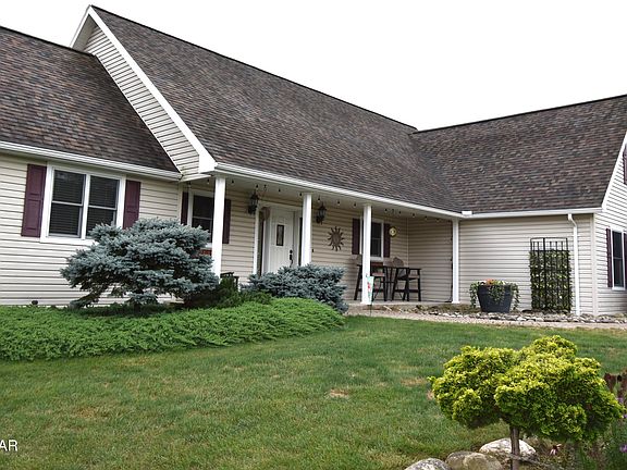 2nd image of 1055 Creekside Ln