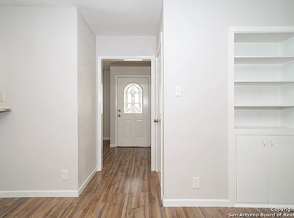3rd image of 212 Avenue St E