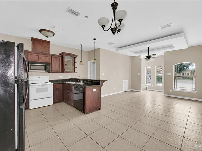 3700 S Embassy Ave #3 — Photo 5