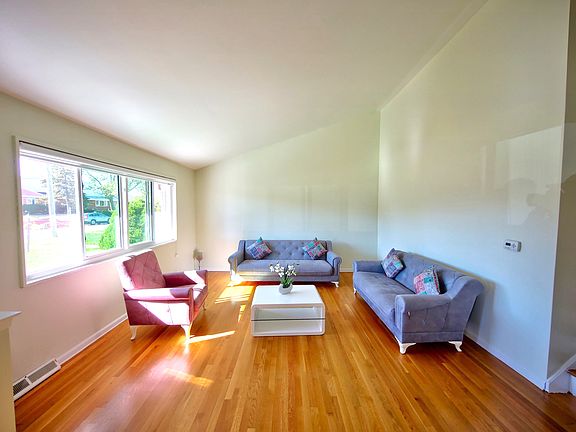 4th image of 9016 Sherry Ln
