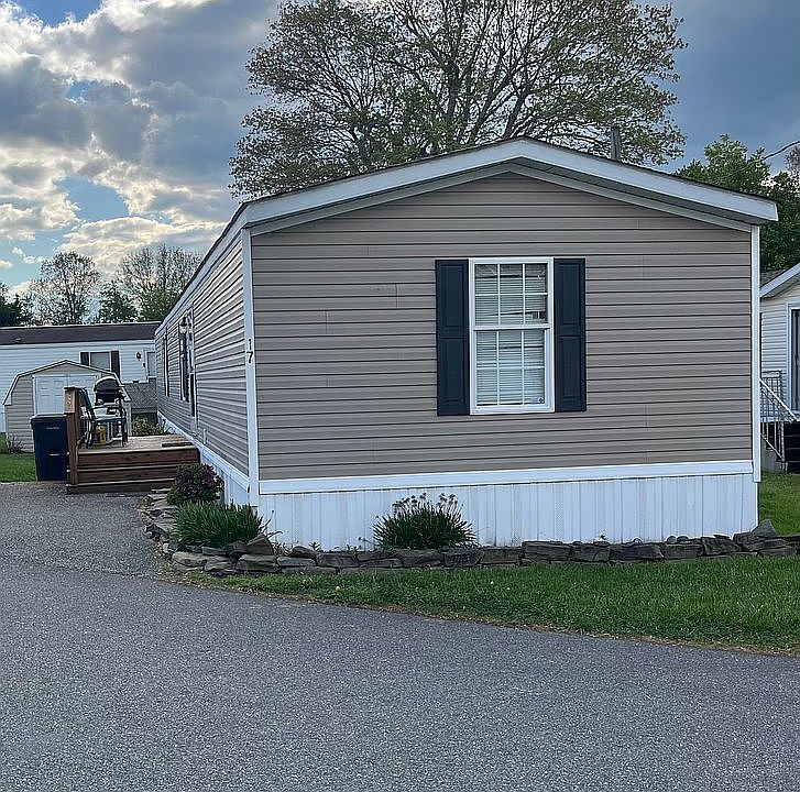1st image of 17 Saint Michaels Ct