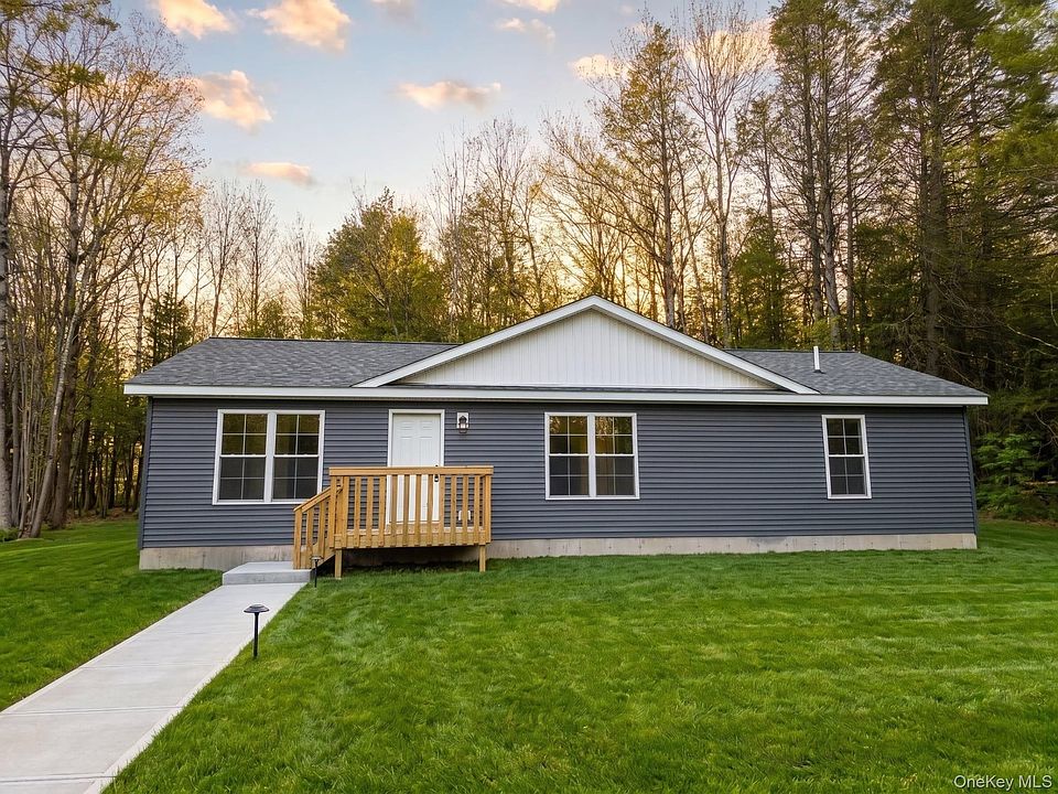 1st image of 43 Pinehurst Drive E